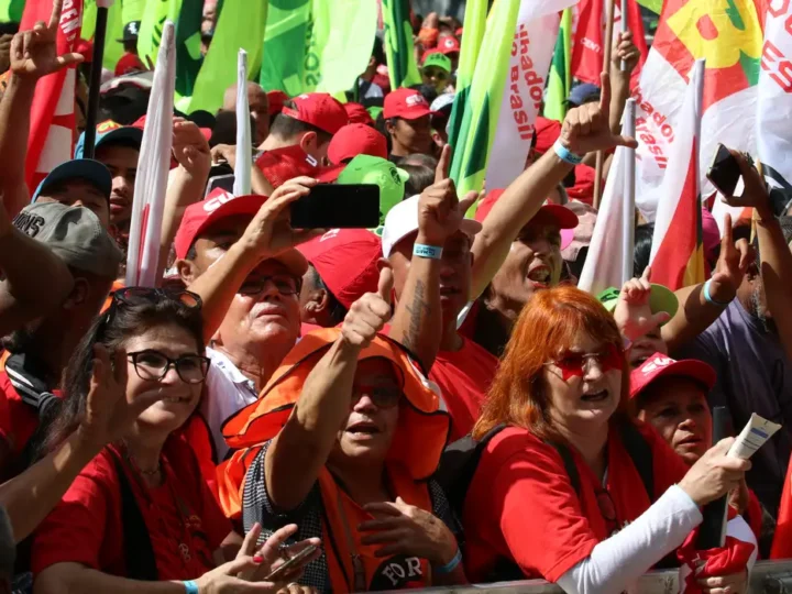 Sindicatos celebram salário mínimo e defendem melhoria em reajustes