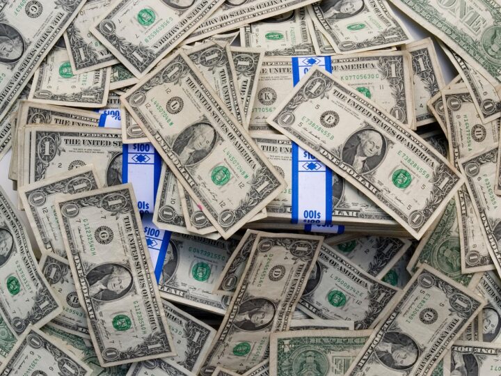 Ibovespa renova recorde e supera 175 mil pontos com capital externo