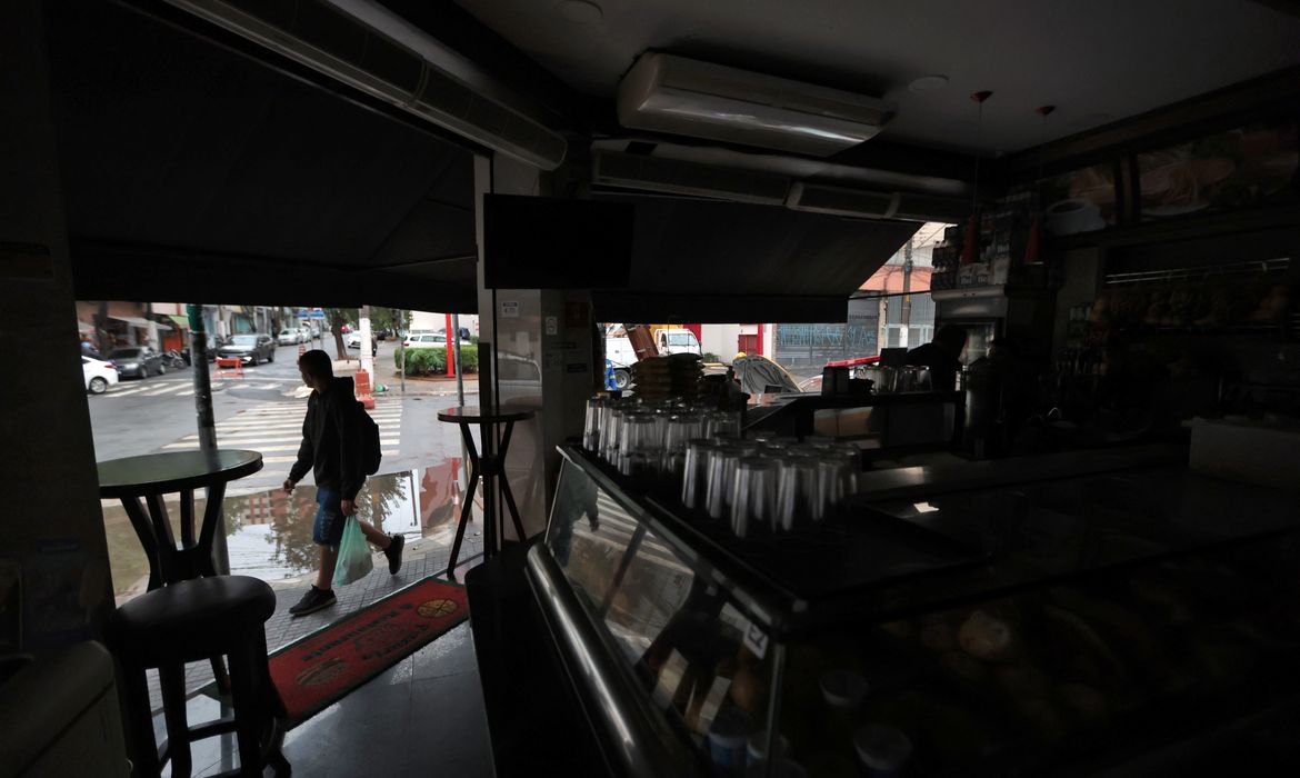 Inmet emite alerta de tempestade e vento na Região Sul