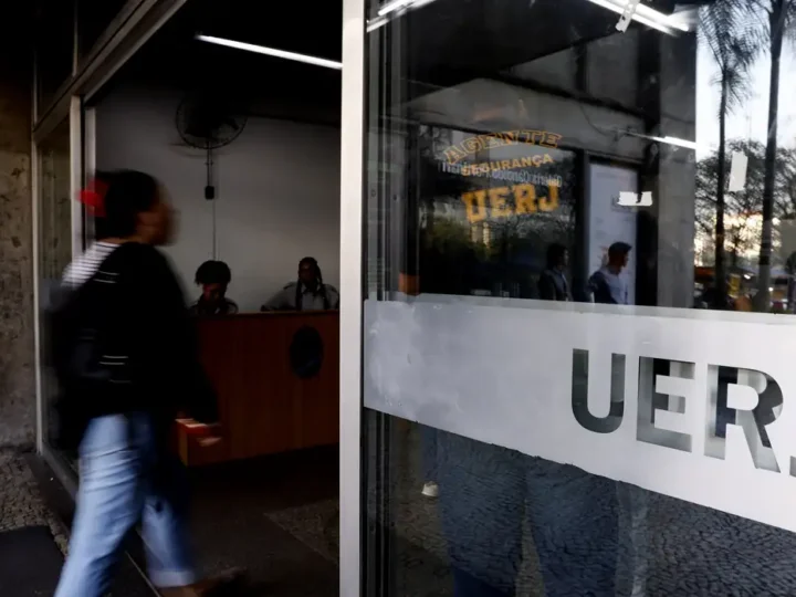 DPU oficia ministérios para que garantam cotas raciais em concursos