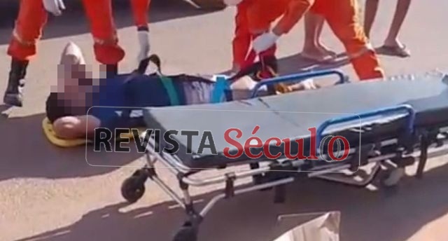 Colisão envolvendo moto e dois carros deixa motociclista ferido no Cristo Rei