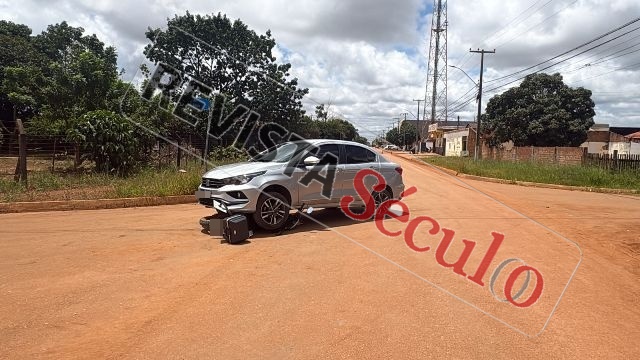 Colisão entre carro e moto deixa adolescente ferido em cruzamento movimentado de Vilhena