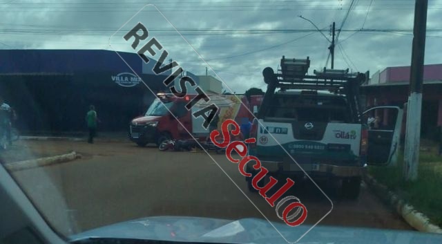 Mulher é socorrida pelo Corpo de Bombeiros após acidente em Vilhena