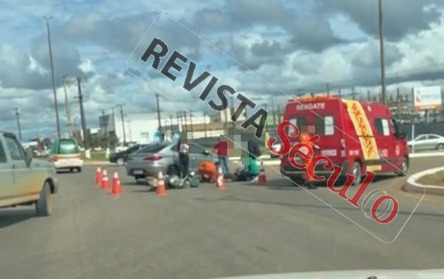 Carro e moto colidem e motociclista fica ferida na rotatória da BR-364, em Vilhena