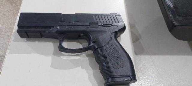 Polícia prende suspeito com simulacro e TV furtada em Vilhena