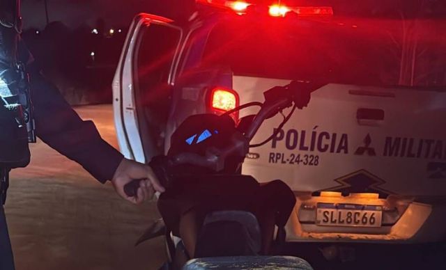 Suspeito foge da polícia após perseguição e abandona moto roubada em Vilhena