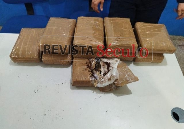 Polícia apreende 10 kg de maconha com passageira de ônibus em Vilhena/RO