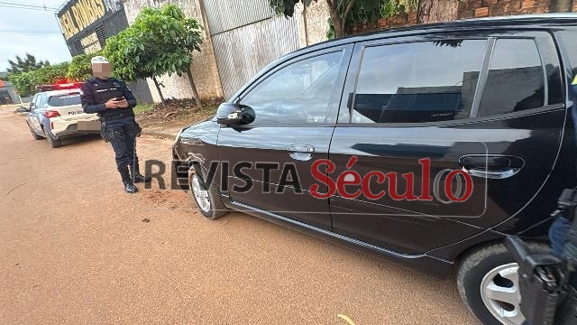 Ônibus atinge carro estacionado e motorista deixa local sem prestar esclarecimentos em Vilhena