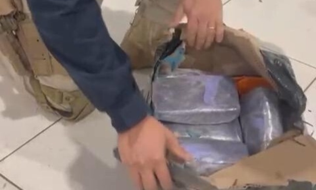 PRF em Rondônia apreende aproximadamente 10 kg de cocaína dentro de encomenda em bagageiro de ônibus