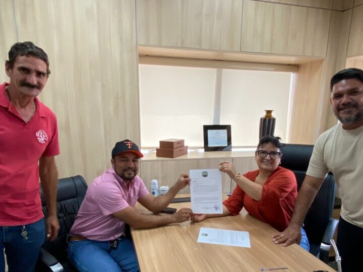 Representantes de Candeias do Jamari visitam Gabinete de Jean Mendonça