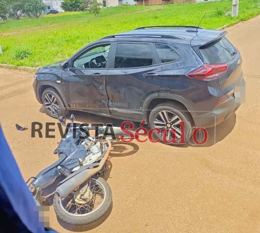 Colisão entre carro e motocicleta registrada no idade Cidade Verde II em Vilhena
