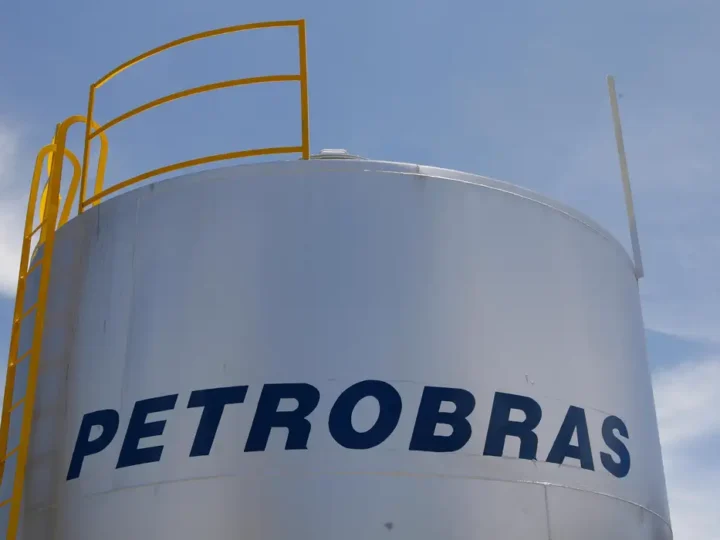 Distribuidoras pedem mais importação de diesel pela Petrobras