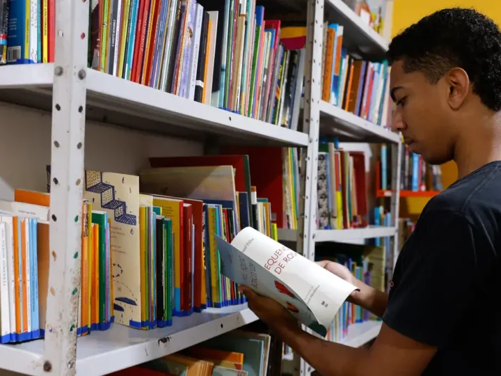 Alerj aprova formação de jovens para promover leitura e escrita no RJ