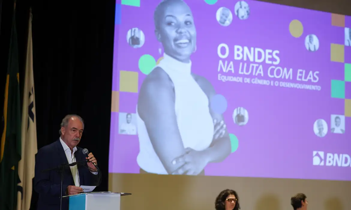 BNDES reduz taxa de juros em empréstimos para mulheres de cooperativas