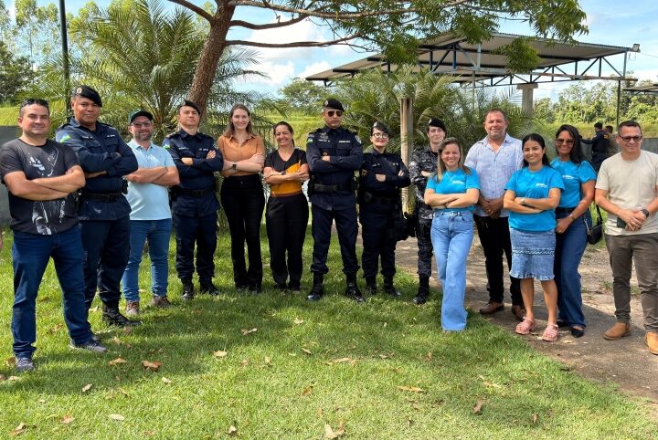 Entrega de armamentos na BR-429 reforça ações de segurança pública com apoio de Gislaine Lebrinha