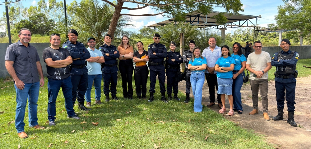 Entrega de armamentos na BR-429 reforça ações de segurança pública com apoio de Gislaine Lebrinha