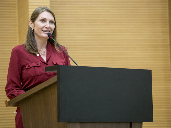 Gislaine Lebrinha destina R$ 210 mil para aquisição de telas interativas em Seringueiras