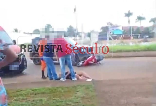 Em Vilhena, mulher sofre ferimentos após colisão entre carro e moto