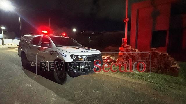 Ladrão tenta arrombar porta de conteiner com ferramentas mas foge em Vilhena