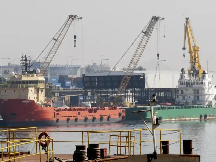 Balança comercial tem superávit mais baixo para março desde 2020