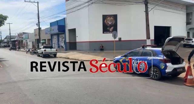 VILHENA – Pedestre fica ferida após ser atropelada por Saveiro em frente ao Irmãos Gonçalves da avenida Melvin Jones