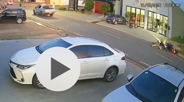 Motorista joga caminhonete contra policiais da PRF, derruba motociclista e acaba preso em Ji-Paraná