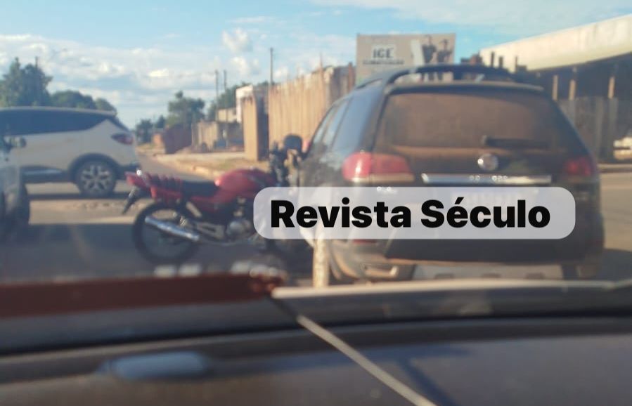 VILHENA – Carro e moto colidem, na avenida Rondônia neste sábado
