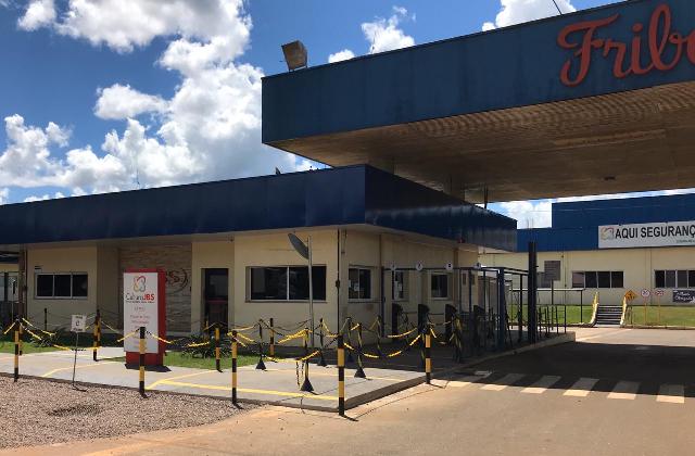 VILHENA – ladrão furta celular de funcionária dentro da JBS Friboi e PM é acionada