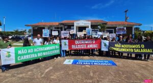 Prefeito silencia, mas vereadores reanalisam projeto que motivou dia de paralisação e pode gerar greve de servidores em Chupinguaia