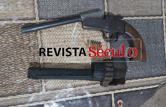 Homem é detido após ameaças, invasões e disparo com arma artesanal em distrito rural