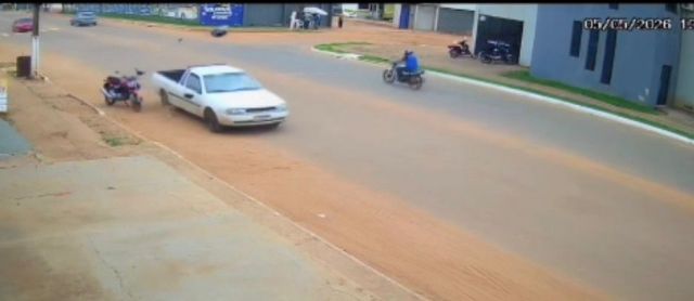 Câmeras mostram que, antes de ser agredido, idoso derrubou moto estacionada e fugiu em Vilhena
