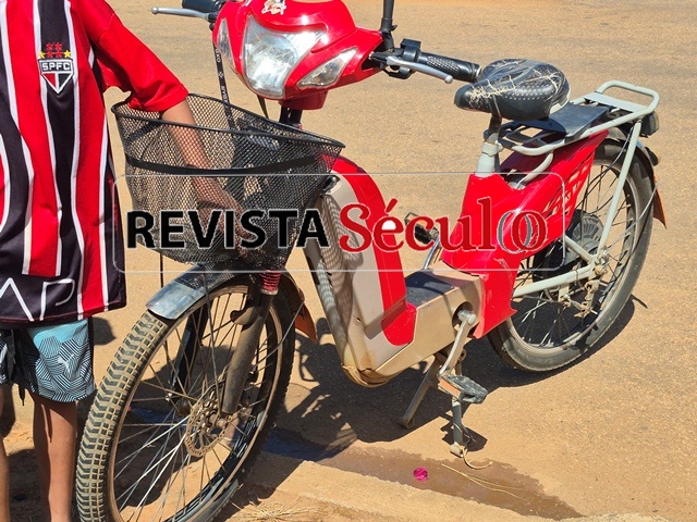 VILHENA – bicicleta elétrica e carro colidem e envolvidos não acionam a polícia