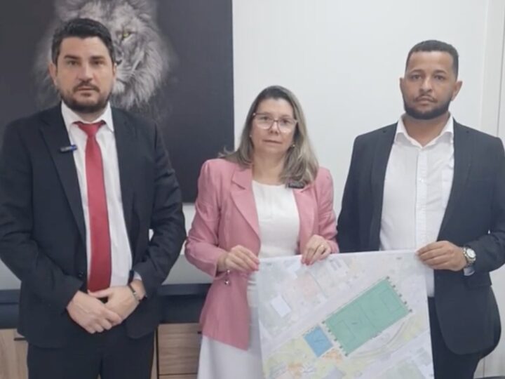 Jean Mendonça garante campo sintético para bairros em de Pimenta Bueno