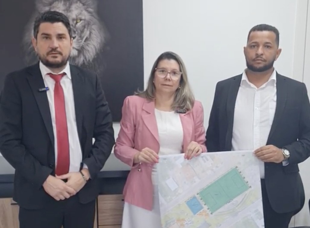 Jean Mendonça garante campo sintético para bairros em de Pimenta Bueno