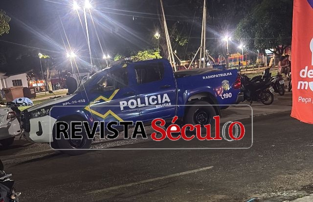 VILHENA – Policiais recolhem bicicleta elétrica abandonada na praça Nossa Senhora Aparecida