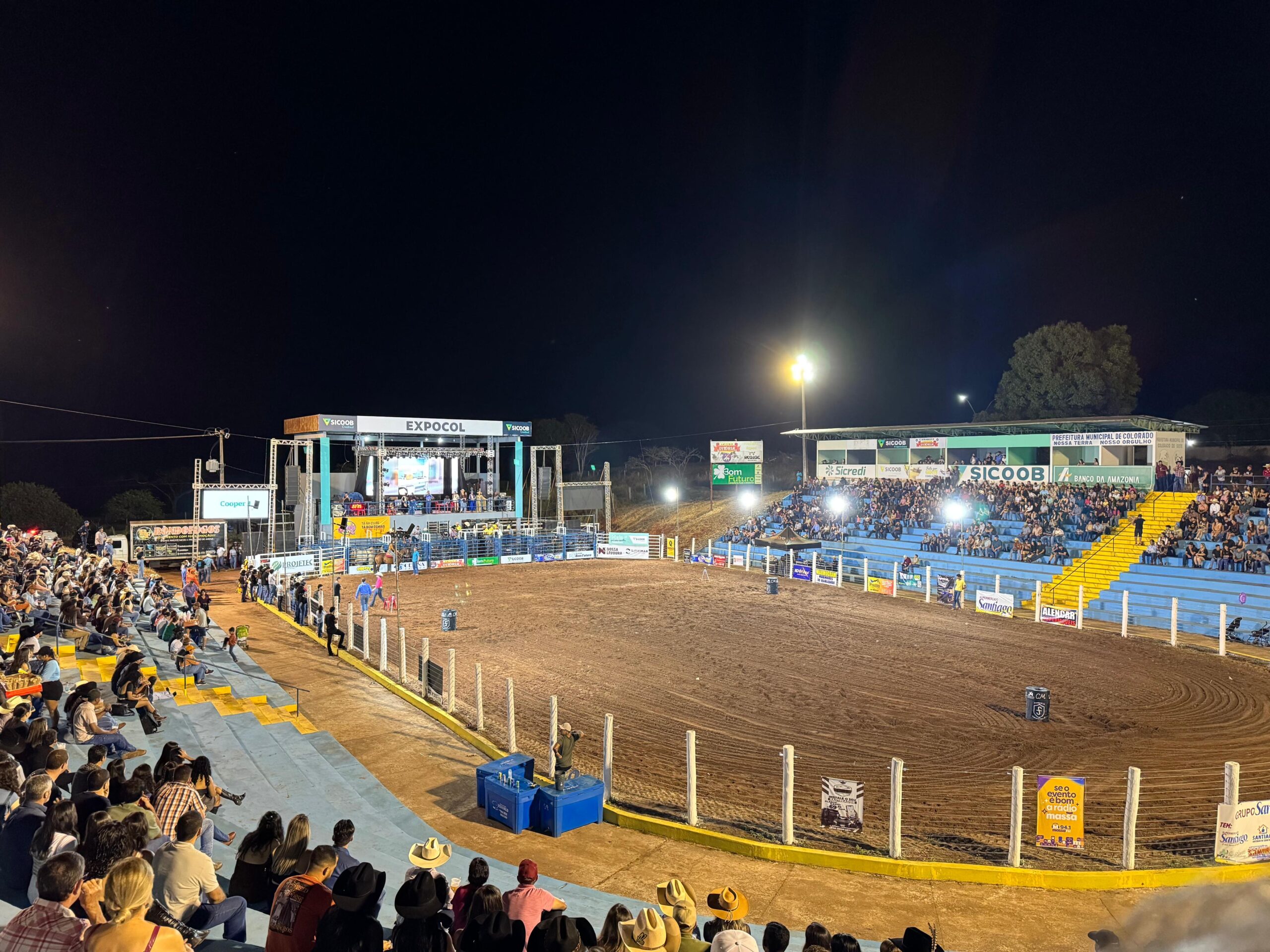Emoção e tradição marcam a abertura do rodeio na 38ª Expocol em Colorado do Oeste