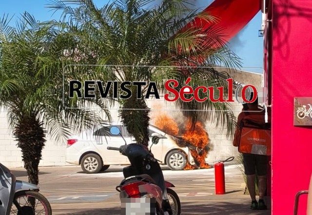 VILHENA – Veículo pega fogo e bombeiros contêm chamas