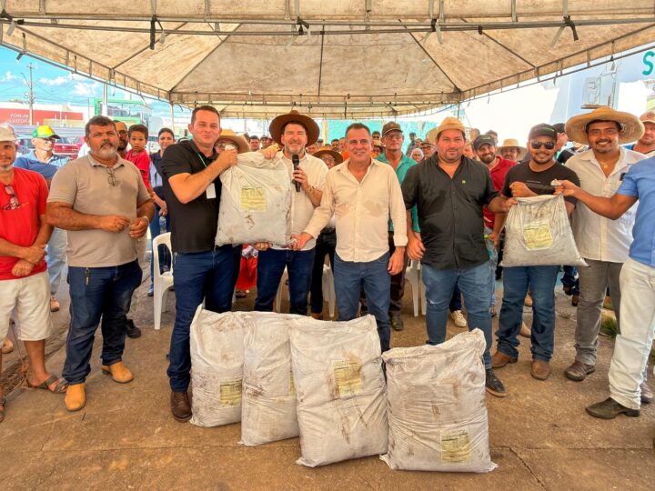 Emenda de Alex Redano garante entrega de condicionadores de solo para produtores rurais de Buritis