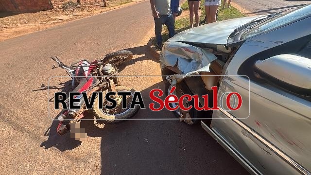 VILHENA – Rapaz de 19 anos sofre grave fratura após acidente entre moto e carro