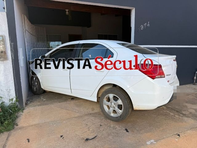 VILHENA- Motorista fica ferida em colisão entre Prisma e Voyage em Vilhena