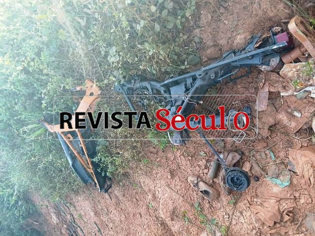 VILHENA – Repórter policial encontra carcaças de motos furtadas e aciona à Polícia Militar