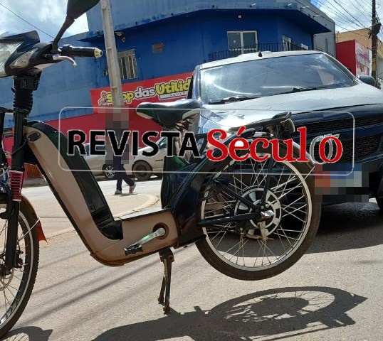 VILHENA – Bicicleta e carro colidem e mulher sofre fratura no pé