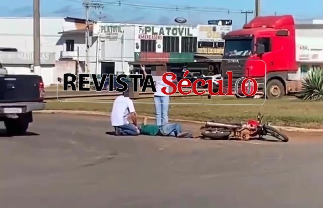 VILHENA – Motociclista sem habilitação fica ferido após colisão com caminhonete em rotatória