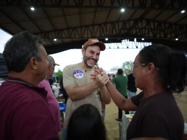 ELEIÇÕES 2026 – Em Alto Paraíso, Maurício Carvalho destaca resultados do mandato e recebe apoio durante caminhada