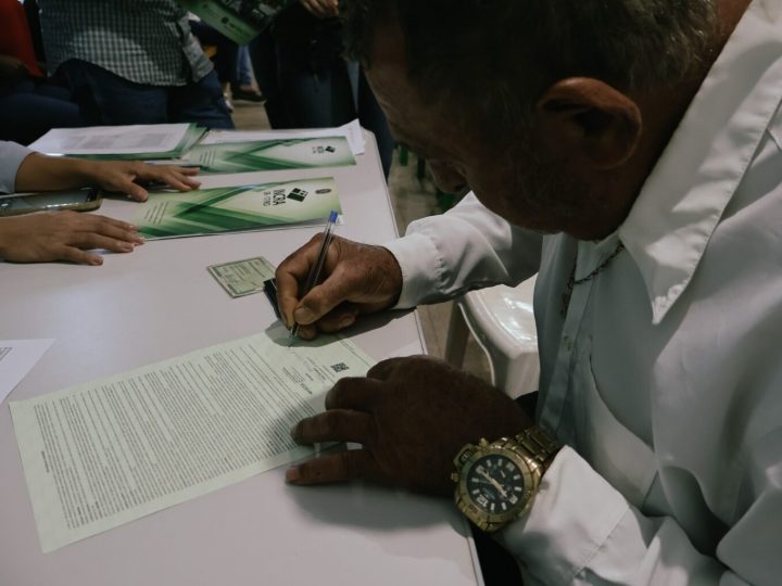 Famílias de Vilhena e de outros municípios do Cone Sul de Rondônia recebem títulos de domínio de lotes rurais