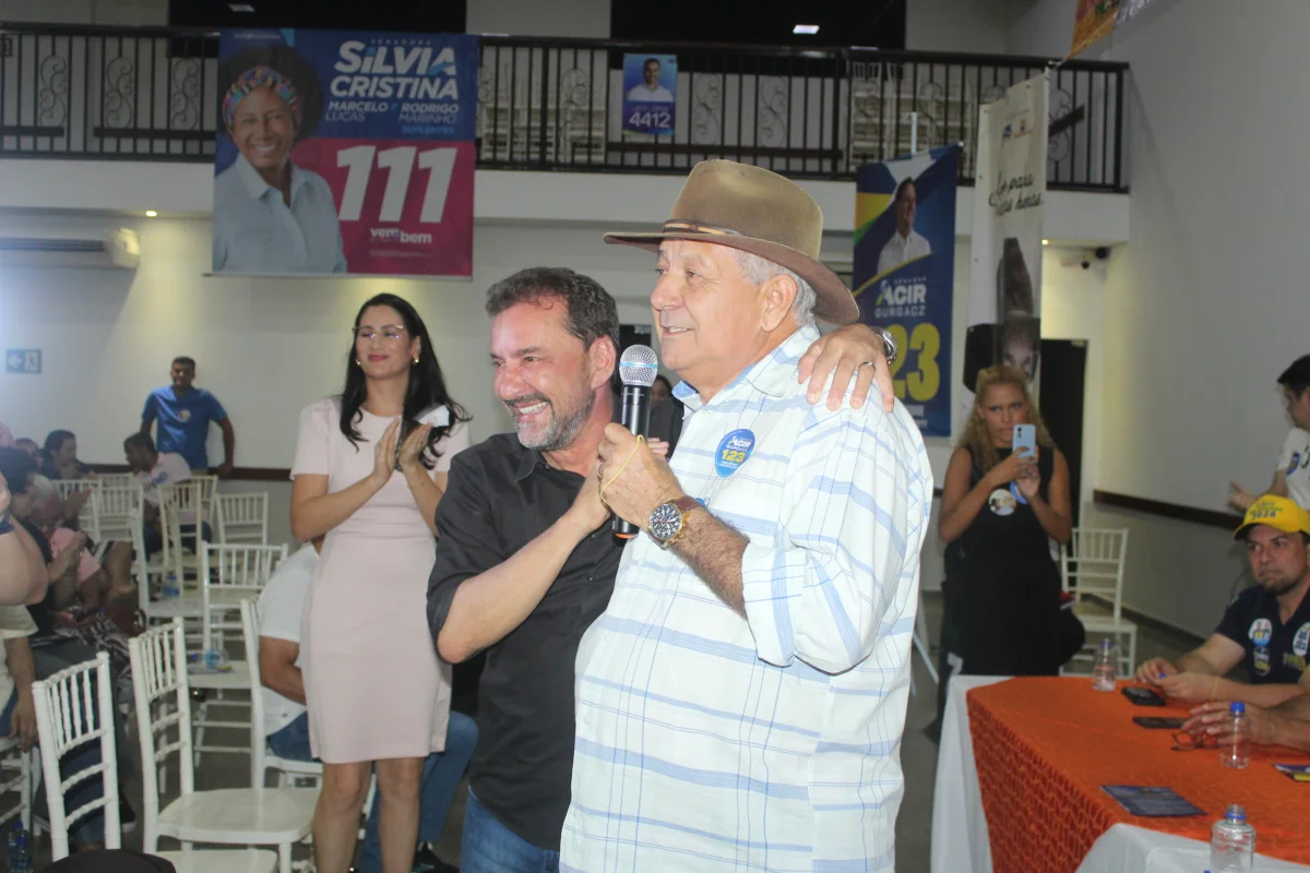 ELEIÇÕES 2026 – Hildon aparece de surpresa em ‘encontro dos amigos’, em Ouro Preto, e dá testemunho emocionante sobre Carlos Magno